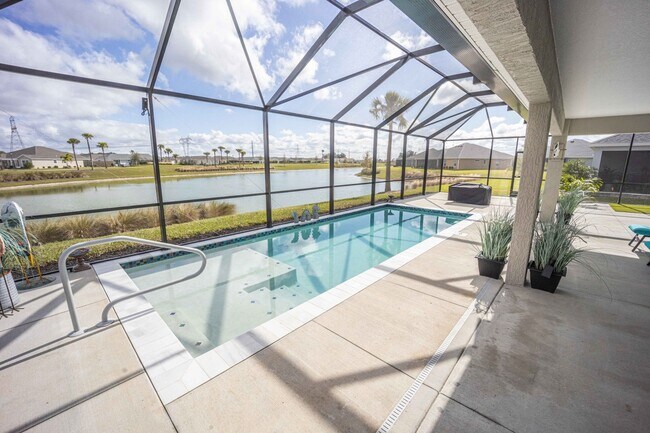 Foto del edificio - Seasonal 3BR/2BA  with 2-car Garage and PO...