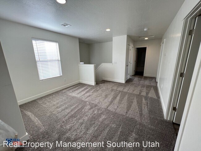 Building Photo - 4 br, 3 bath House - 3158 E Halo Lane