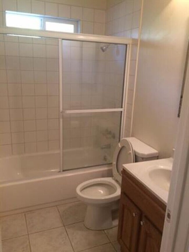 Building Photo - Great Updated Sunnyvale Home Near Tech Com...