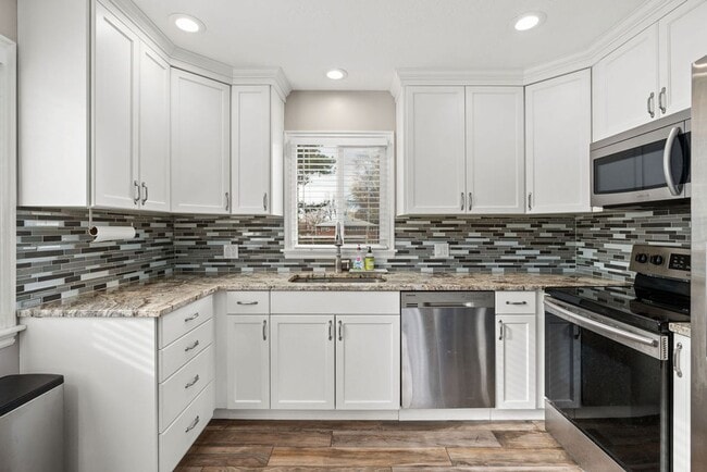 Foto del edificio - Up to $1000 off! Charming Salt Lake Home. Recently renovated with amazing upgrades