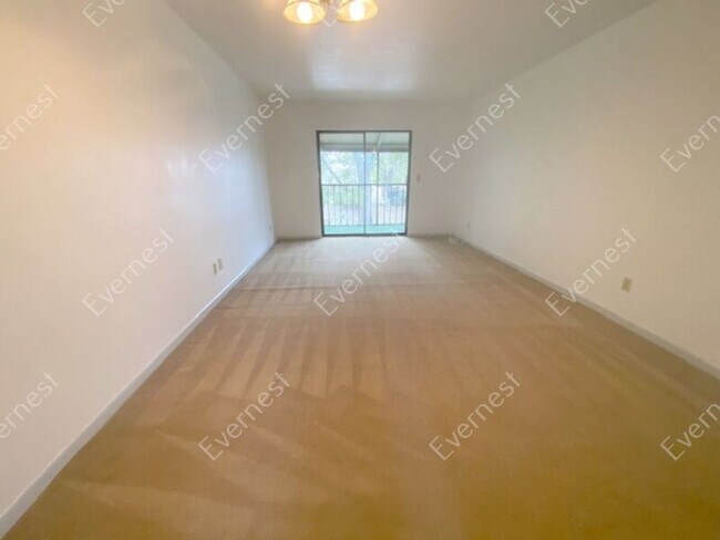 Foto del edificio - 2345 Lake Heather Heights Ct
