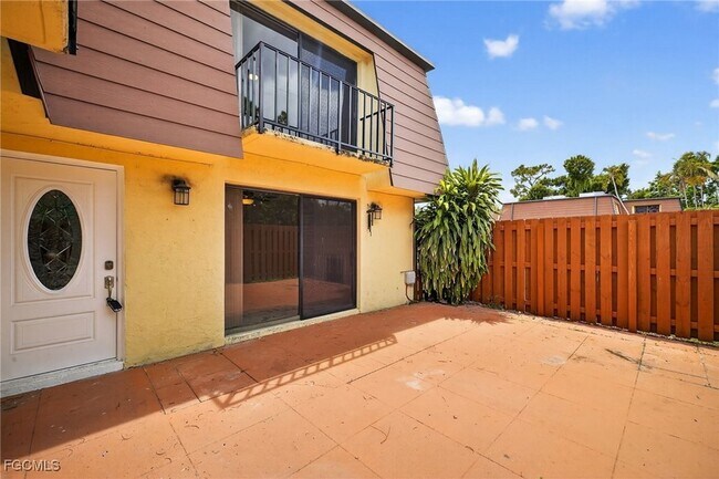 Foto del edificio - 12350 Woodrose Ct