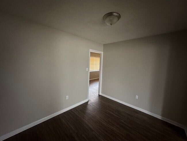 Foto del edificio - 3053 Ridgeway Rd