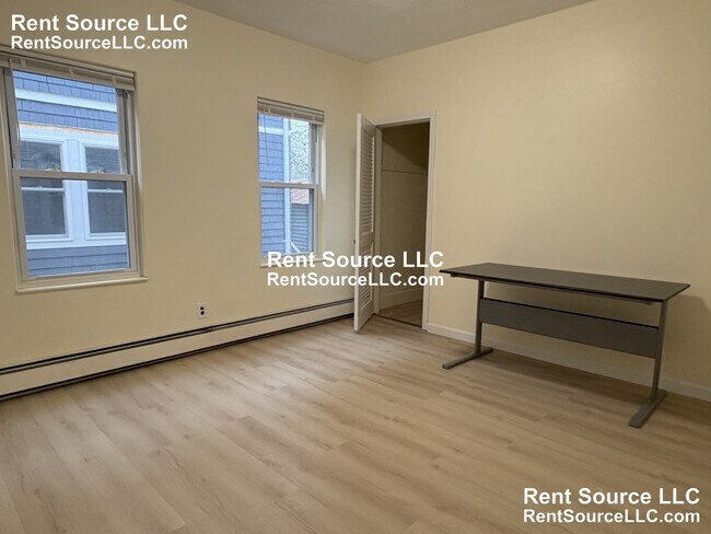 Foto del edificio - 17 A Benton Rd