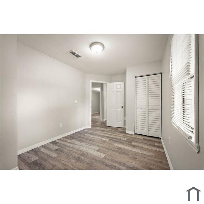 Foto del edificio - 5195 Cypress Crest Ln