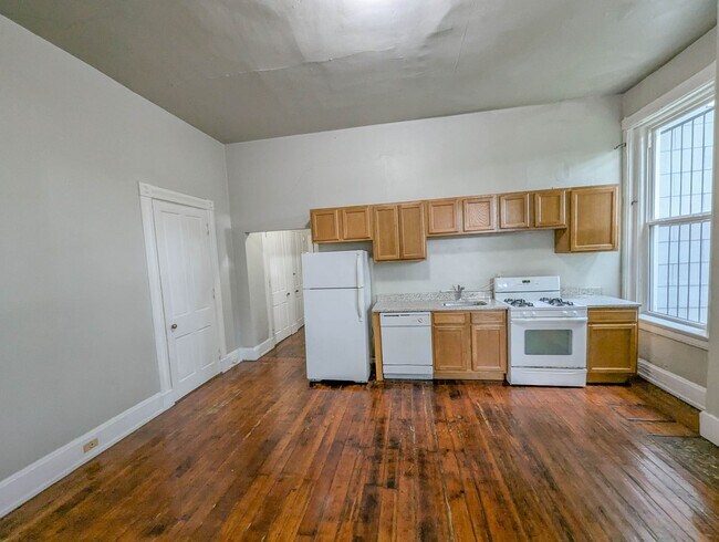 Building Photo - 24 Conklin St