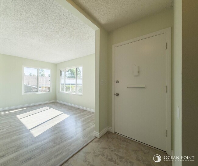 Foto del edificio - 2 Bedroom Duplex for Rent in Camarillo!
