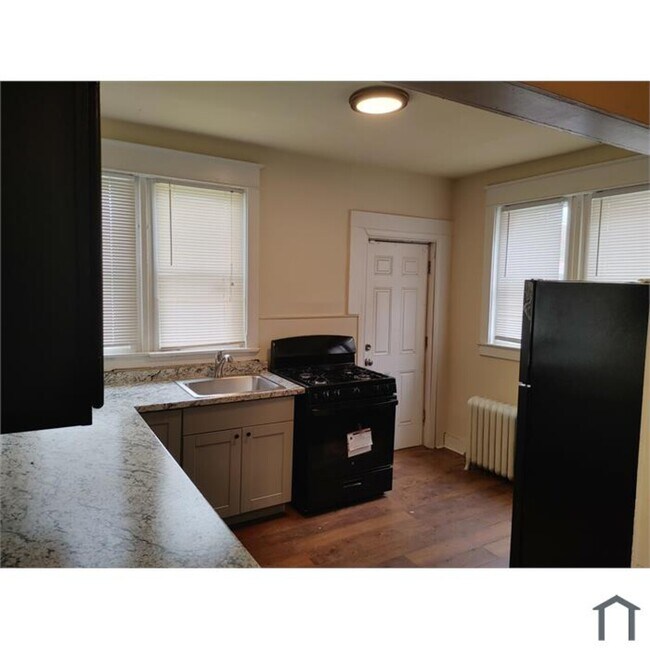 Building Photo - Welcome to Chateau Du Monde, Renovated Hou...