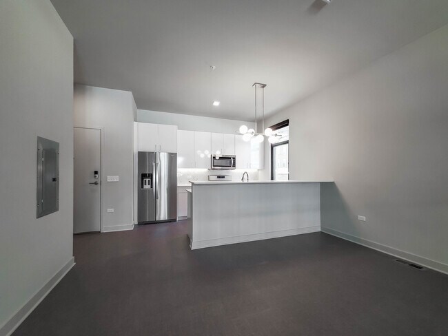 Building Photo - 818 N Wolcott Ave