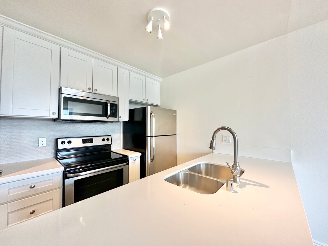 Primary Photo - 724 N West Knoll Dr West Hollywood, CA 90069