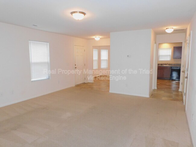 Foto del edificio - 301 Hidden Timber Ln