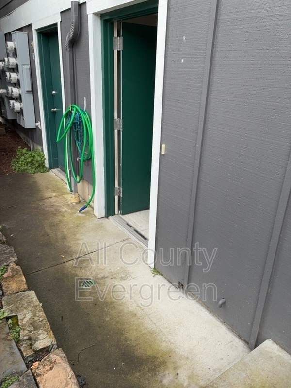 Building Photo - 1015 9th St