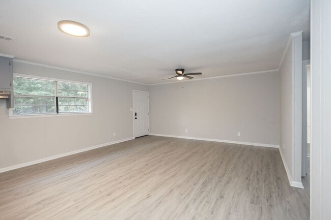 Building Photo - 1013 W Slaton Ave