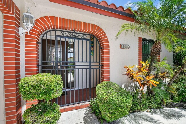 Building Photo - 1035 Soelca Dr