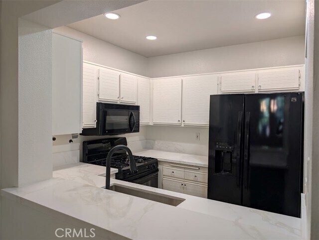 Foto principal - 24153 Del Monte Dr.