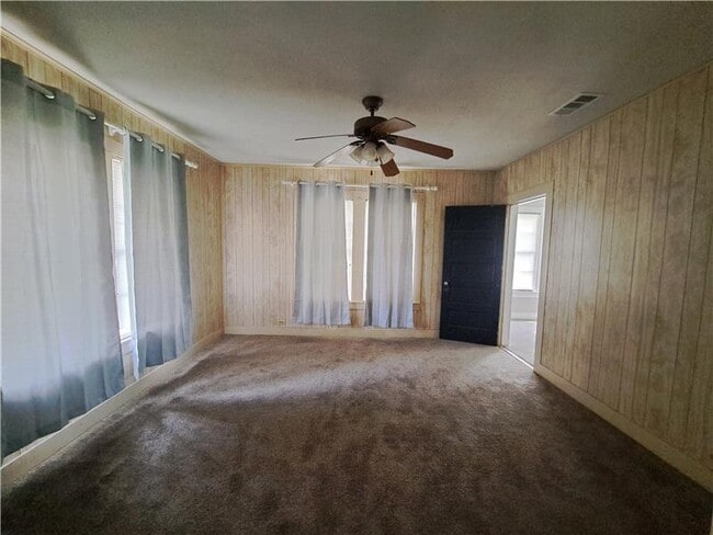Building Photo - 1077 S Vicha Rd