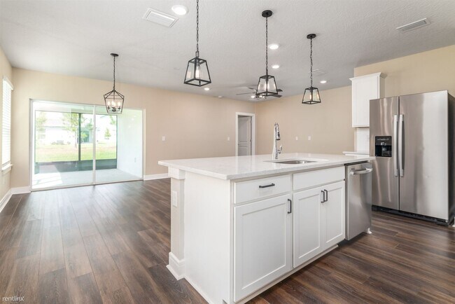 Building Photo - 4 br, 2 bath House - 8933 Royal River Cir