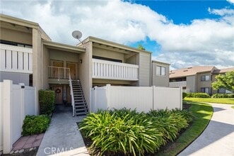 Building Photo - 21 Country Mile Rd Building Photo - 21 Country Mile Rd