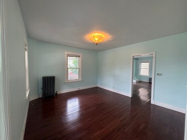 Building Photo - 137 Lovell St