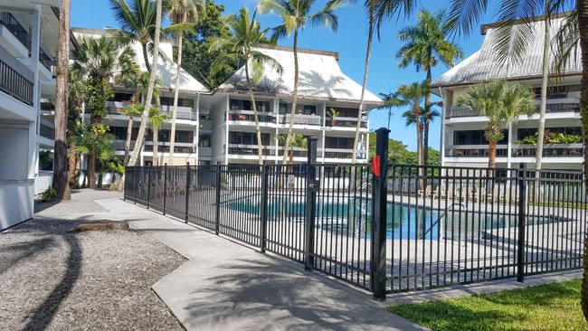 Foto del edificio - Hilo Village Apartments