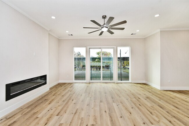 Building Photo - 3233 Tuam St