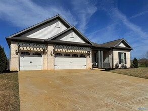 Building Photo - 401 Peach Orch Ln