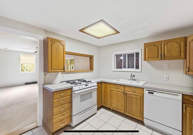 Kitchen - 37 English St