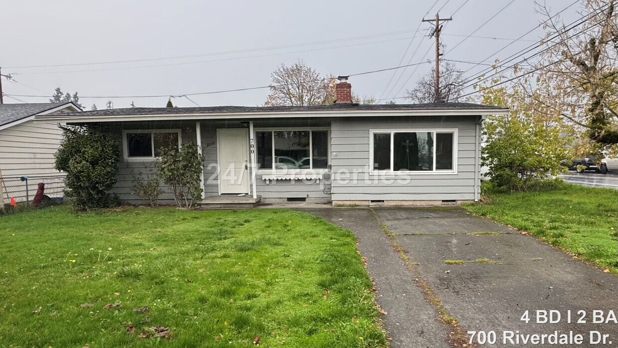 Foto principal - Spacious 4 BD | 2 BA with Backyard - Glads...