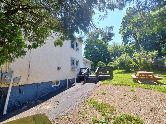 Foto del edificio - "Charming 1-Bed Oasis with 2 Full Baths in Fairmount Heights – 828 Sq Ft of Comfort!"