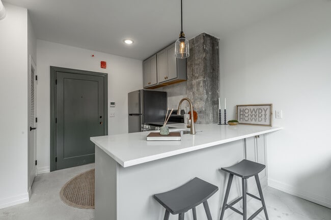 Photo - 117 E 7th St Townhome