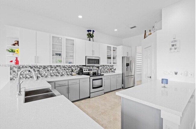 Foto del edificio - Southwest 28th Street, Miramar, FL 33027 - 4 BR 3 BA single-family home