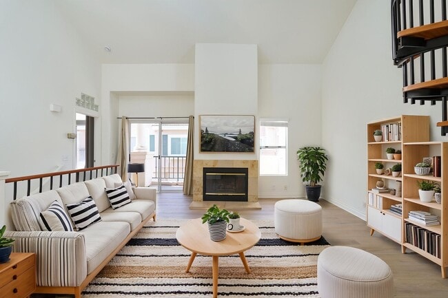 Building Photo - Delightful 1 Bedroom + Loft in UTC La Jolla