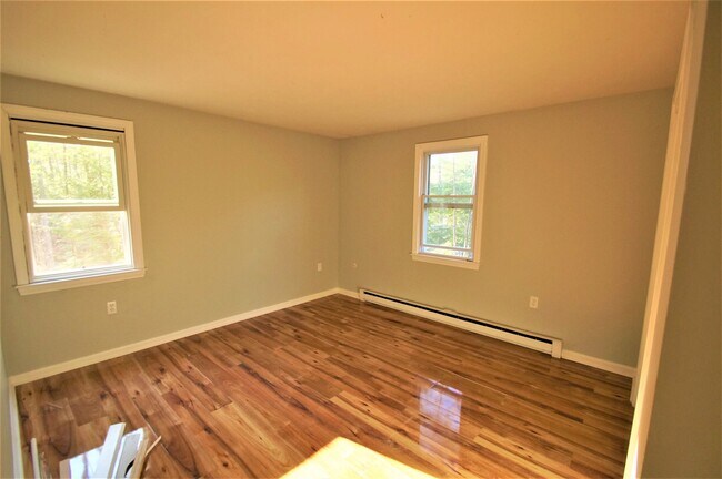 Building Photo - 2 Wells Village Cir
