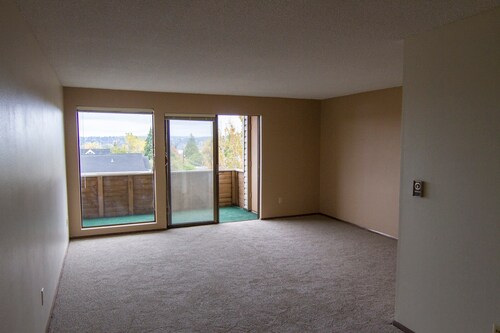 living room and balcony - 5410 Keystone Pl N