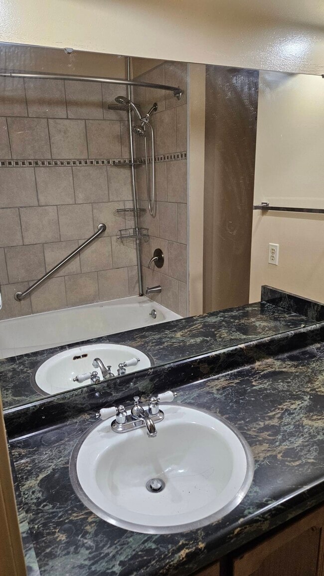 Building Photo - 1217 Park Garden Rd