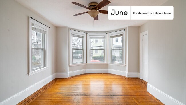 Foto del edificio - Room in Shared 3 bed/1 bath home