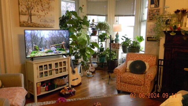 Bay Window area - 418 N High St