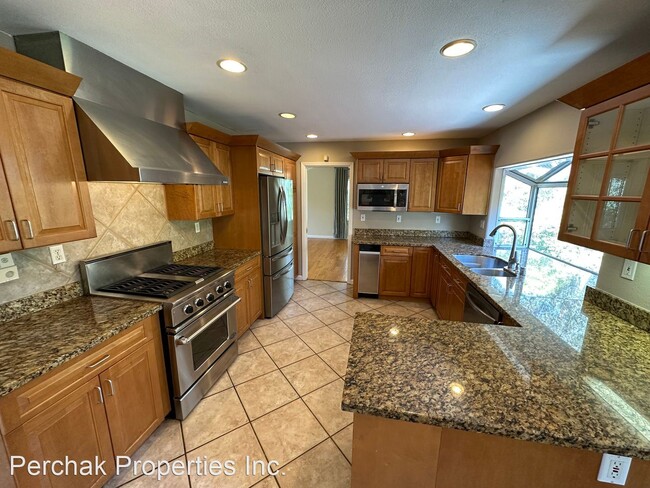 Building Photo - 4 br, 2 bath House - 629 Dolphin Drive