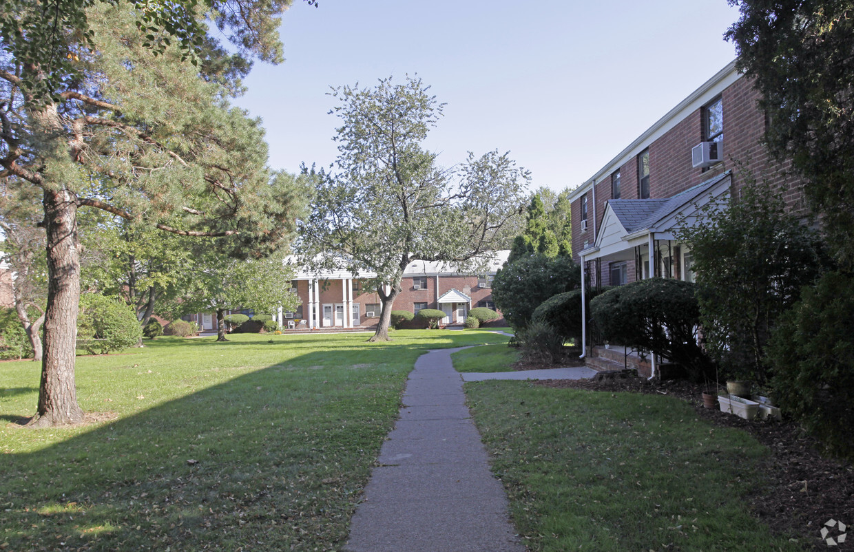 Foto del edificio - Maybrook Garden Apartments