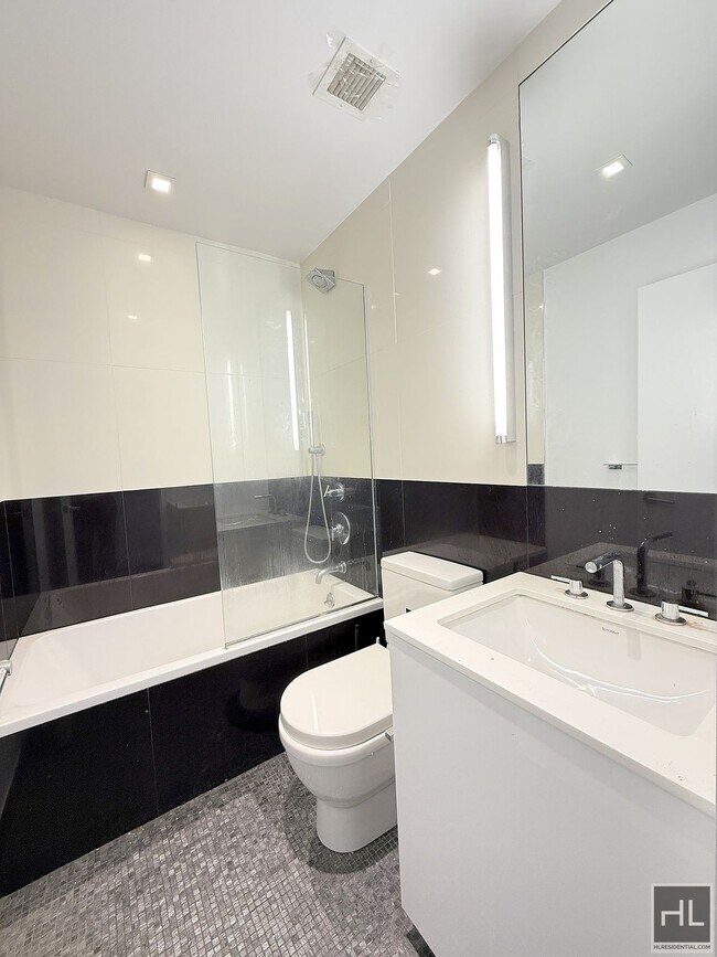 Building Photo - NO fee 1 bed 2 bath with laundry in unit -...