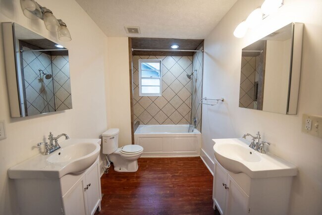 Building Photo - 1241 Eberhart Ave
