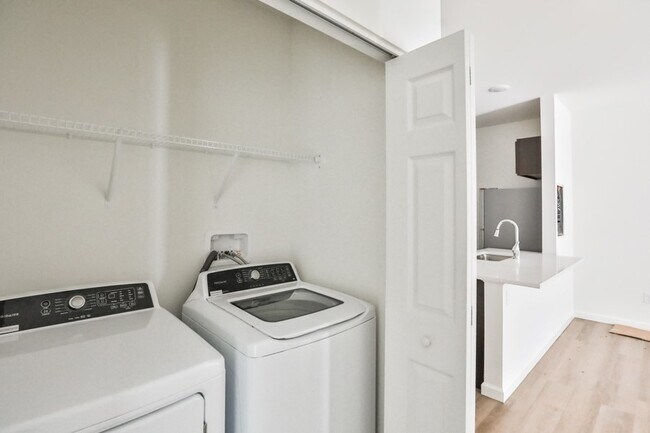 Foto del edificio - Pine Lane Apartments