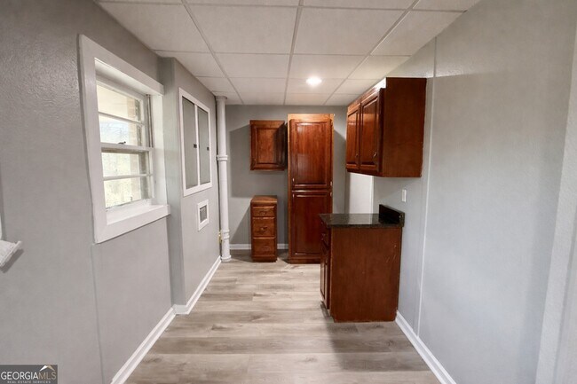 Foto del edificio - 269 W Hermitage Rd NE