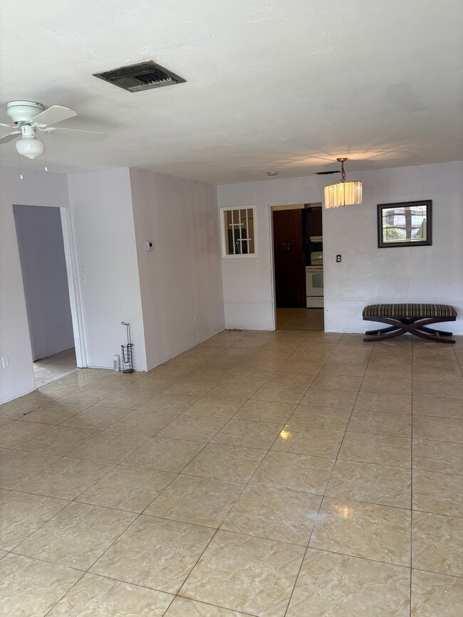 Building Photo - 532 NE 138th St