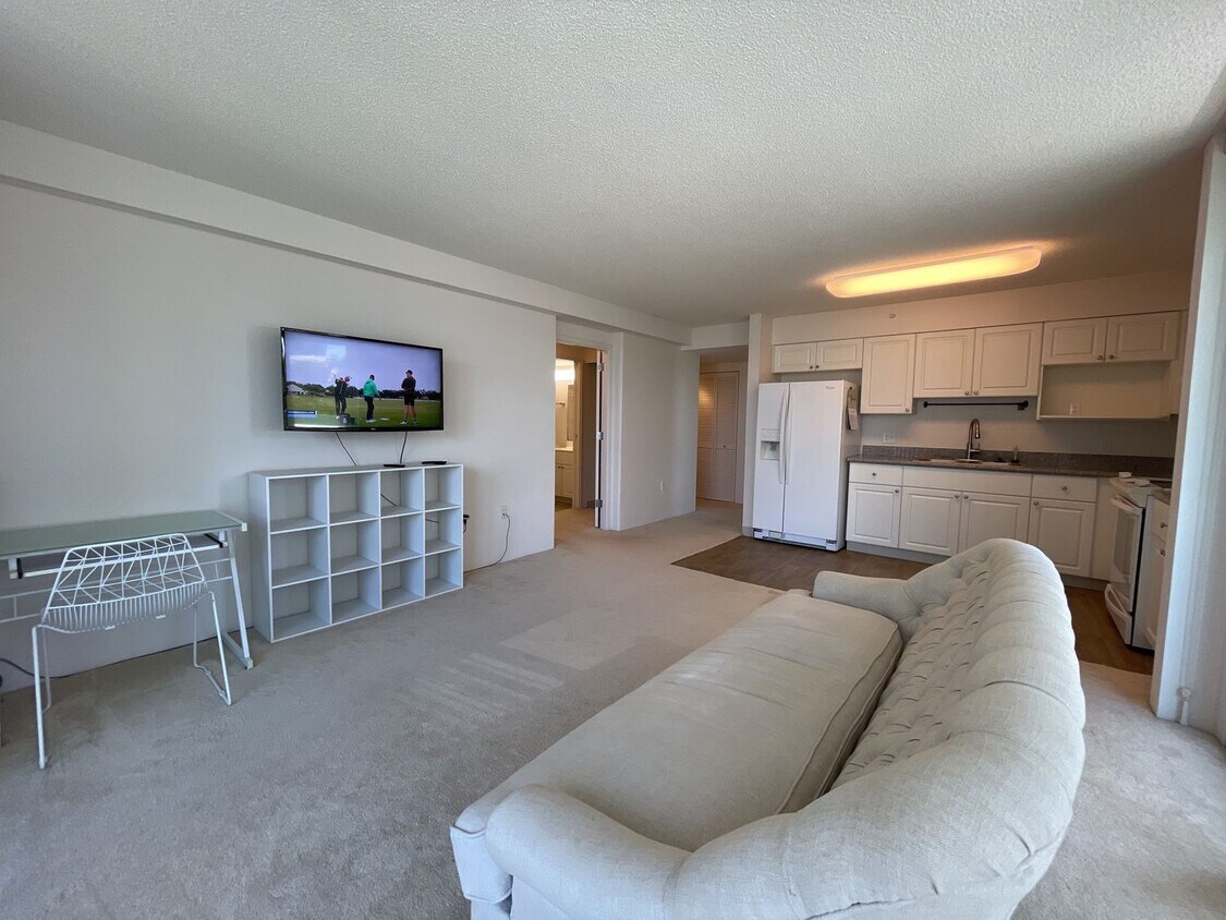 Foto principal - 801 South St. 2 bed, 2 bath, 2 parking
