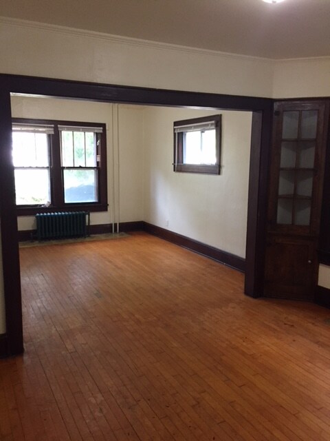 Building Photo - 605 W Walnut St