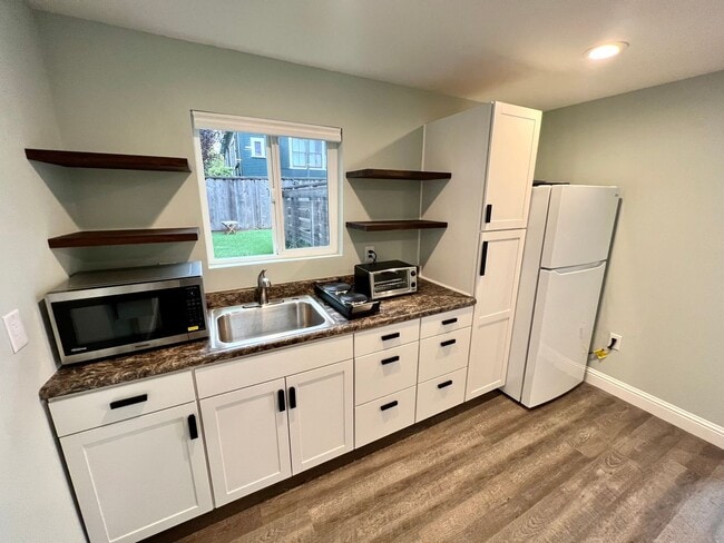 Building Photo - Junipero Ave Apartment Studio - Available ...