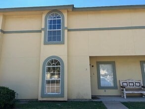 Building Photo - 1000 Ranchway Dr