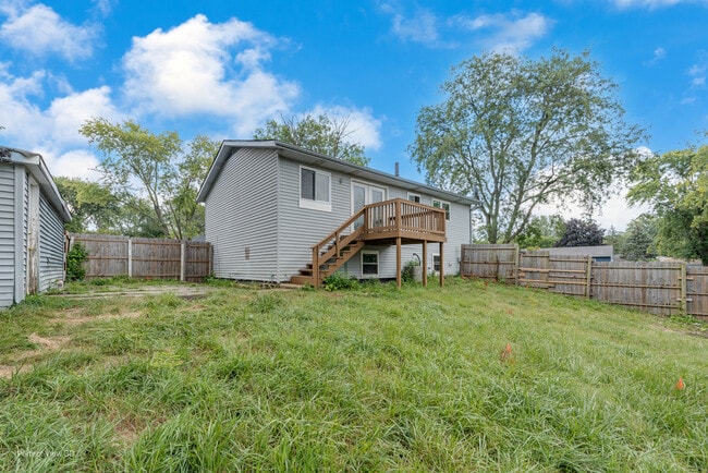 Building Photo - 223 Valley Dr