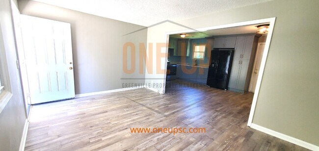 Building Photo - Beautiful 4 Bedroom Home with Granite Coun...